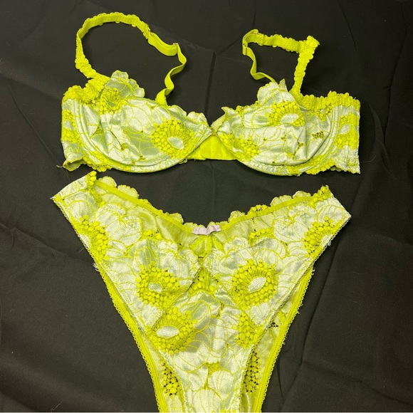 COPY - 🍀SavageXFenty Lime Green Lingerie Set🍀 - Picture 2 of 6